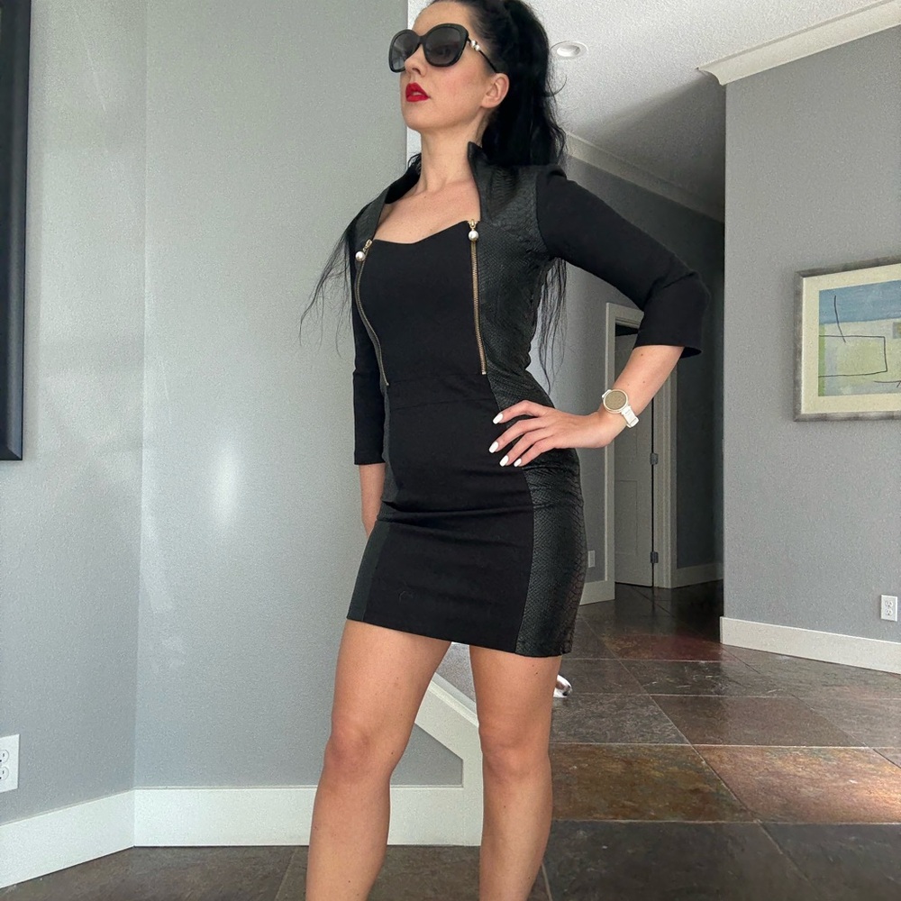 Chic Black Dress with Zipper Detail